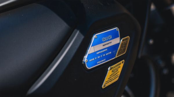 Plaques de moto à homologuer : guide des normes actuelles